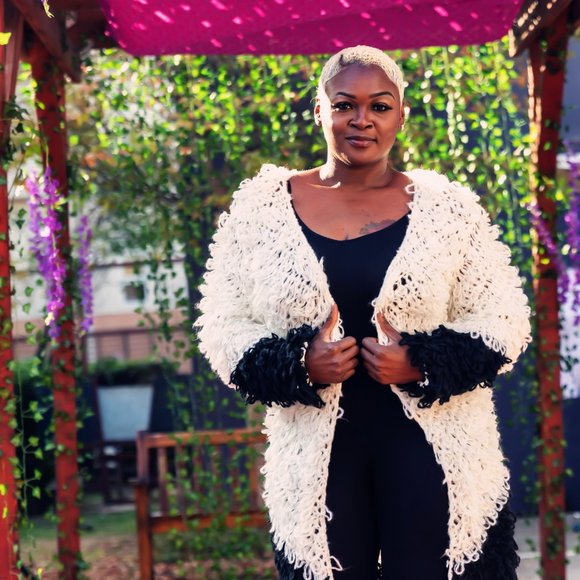 Two Tone Full Body Cardigan Sweater - Picture 4 of 4